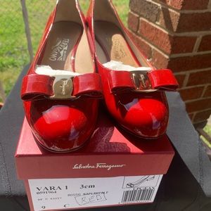 Ferragamo Vara 1 3cm.  Red 9C